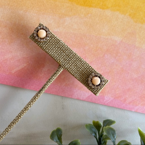 Minimal Swarovski Blush Earrings - Picture 6 of 10